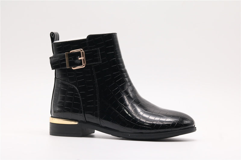 CHAT13 – LOW BLOCK HEEL GOLD BUCKLE DETAIL ANKLE BOOT